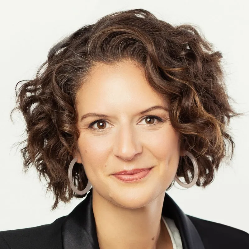 Author Dr. Anna Levy-Warren