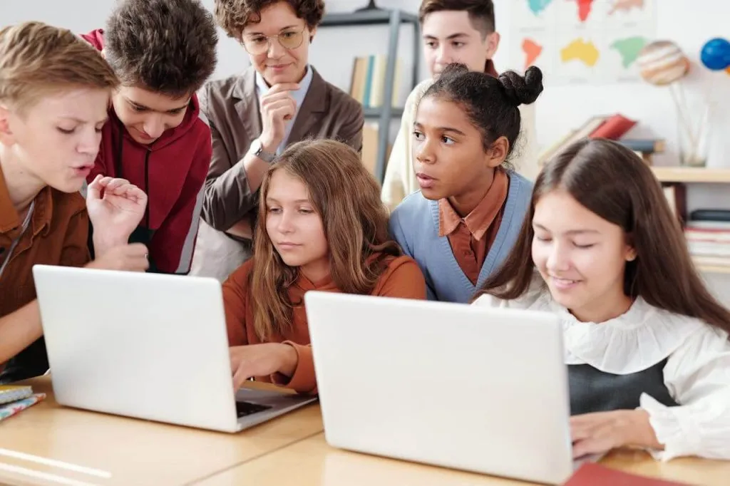 How to teach context clues through contrast and connect activities