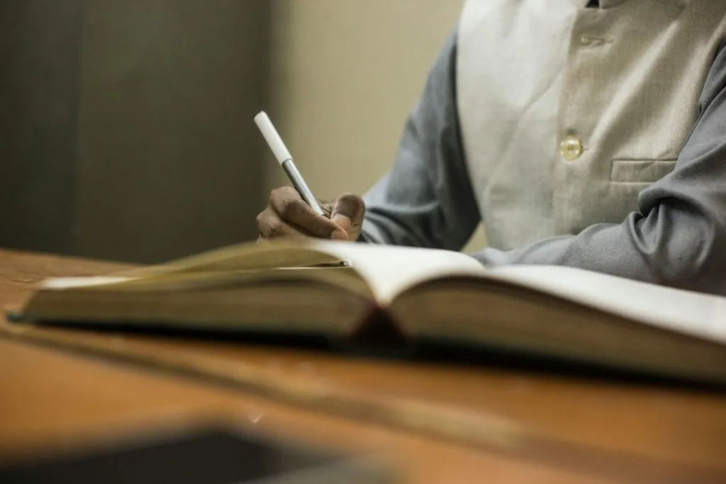 What to include in an introduction paragraph?